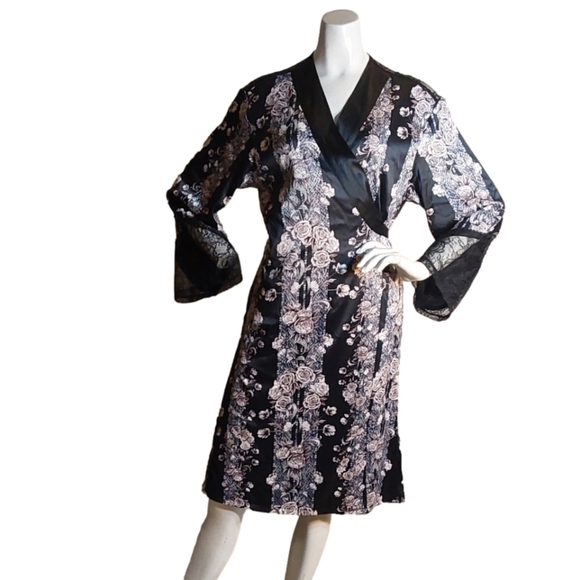 VICTORIA SECRET 2 PIECES NWOT FLORAL SLEEPWEAR SET SIZE MEDIUM - Picture 5 of 6